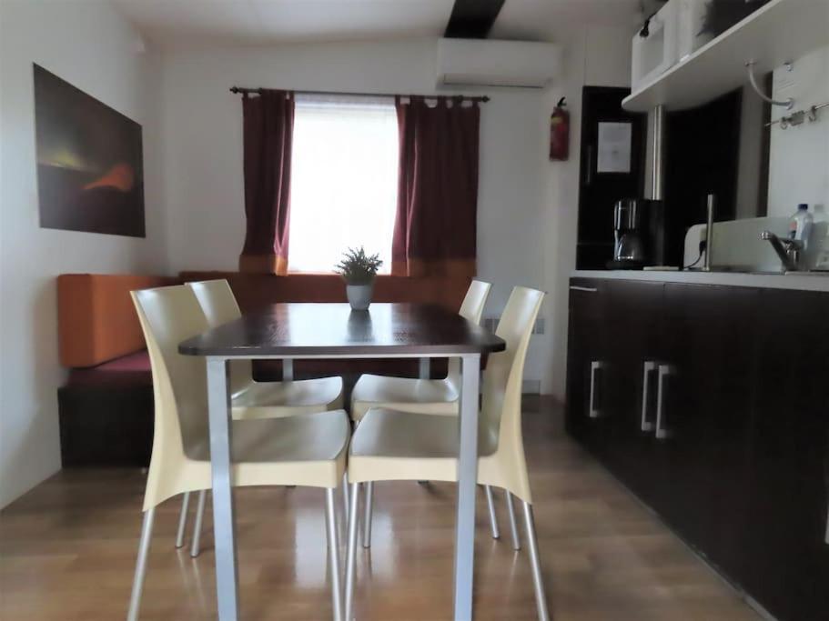 Mobile Home 6-Pers Camping Lei Suves-Cotes D'Azur-Including Airco Roquebrune-sur Argens Kültér fotó